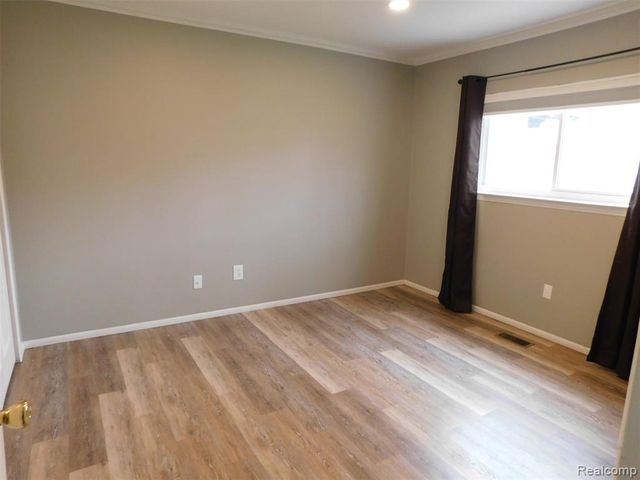 535 E Lewiston Avenue, Ferndale, MI 48220