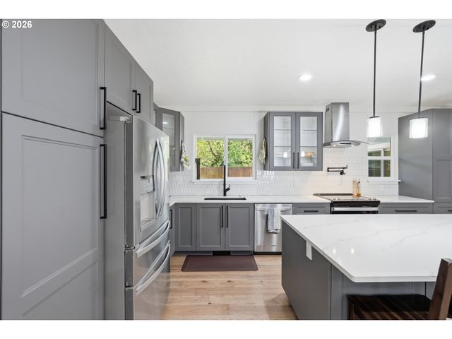 9275 Sw APACHE Dr, Tualatin, OR 97062