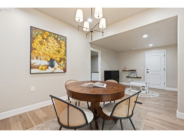 9275 Sw APACHE Dr, Tualatin, OR 97062