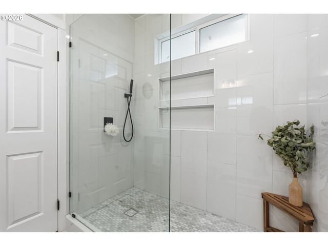 9275 Sw APACHE Dr, Tualatin, OR 97062