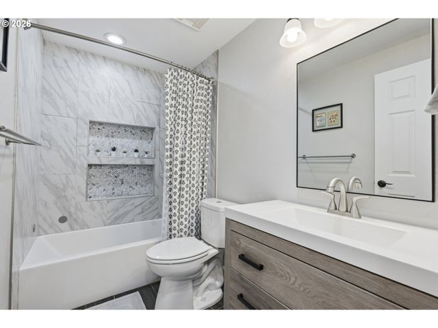 9275 Sw APACHE Dr, Tualatin, OR 97062