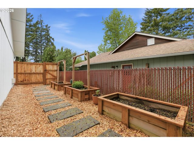 9275 Sw APACHE Dr, Tualatin, OR 97062