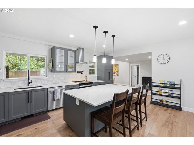 9275 Sw APACHE Dr, Tualatin, OR 97062