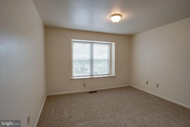128 KETTLEBROOK DR, Mount Laurel, NJ 08054