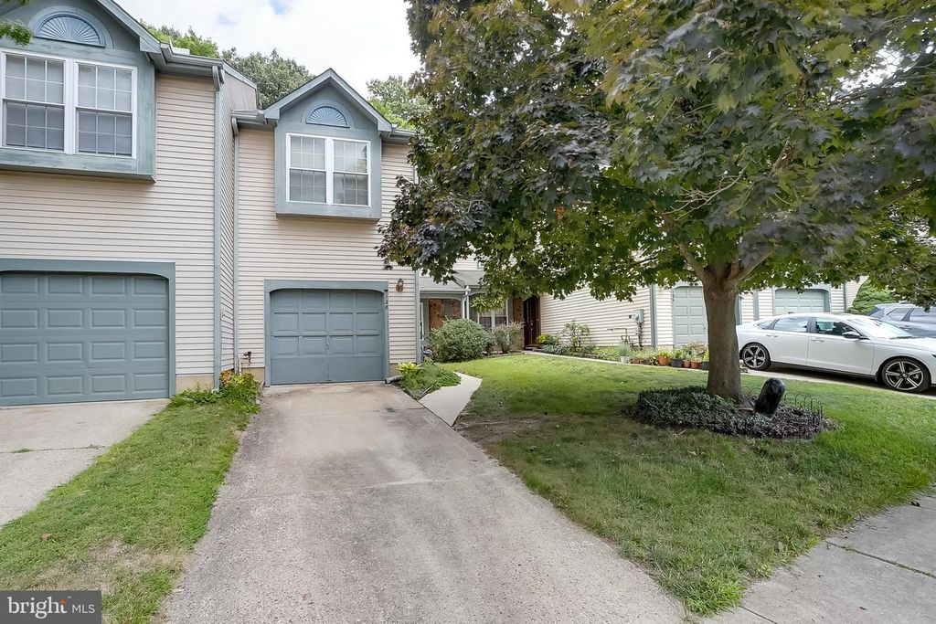 128 KETTLEBROOK DR, Mount Laurel, NJ 08054