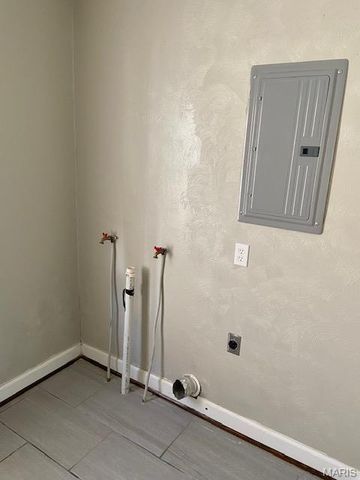 805 W Bain Street, Dexter, MO 63841