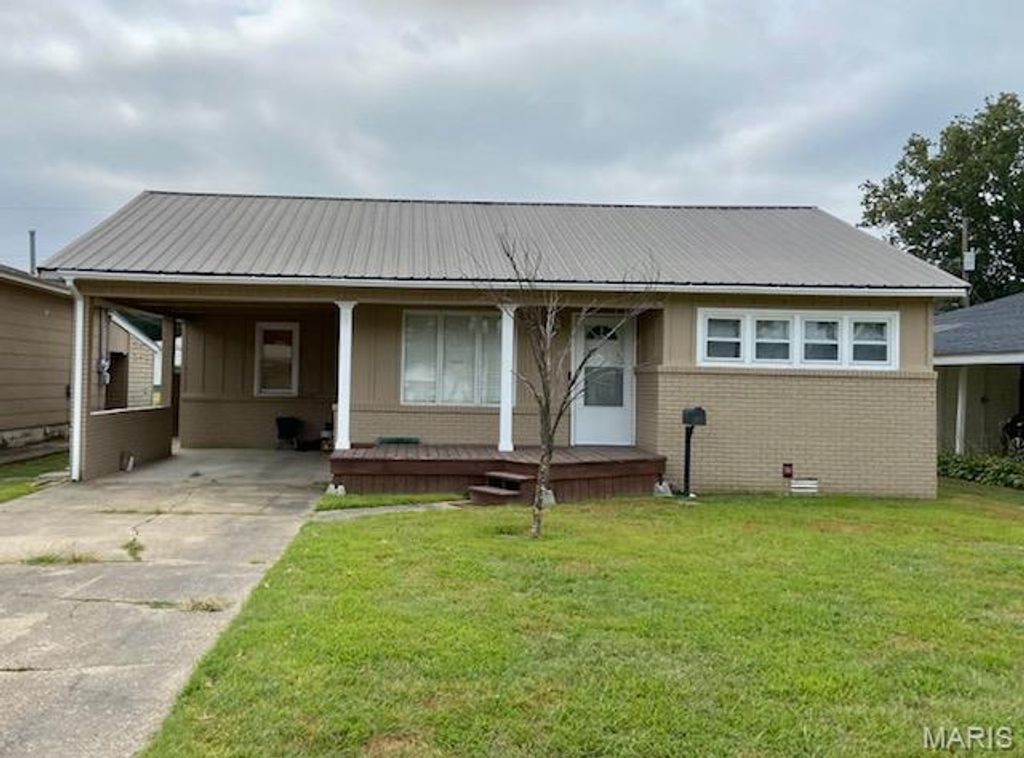805 W Bain Street, Dexter, MO 63841