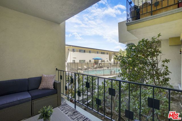 6740 Springpark Avenue 101, Los Angeles, CA 90056