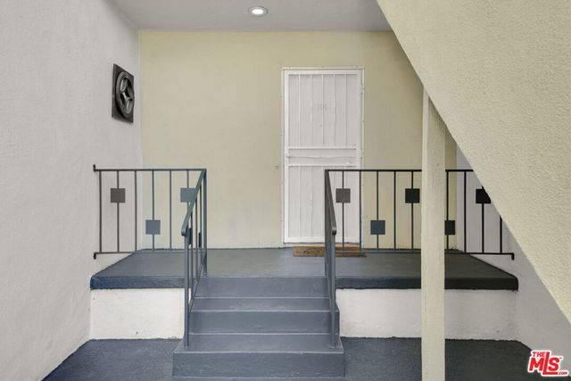 6740 Springpark Avenue 101, Los Angeles, CA 90056