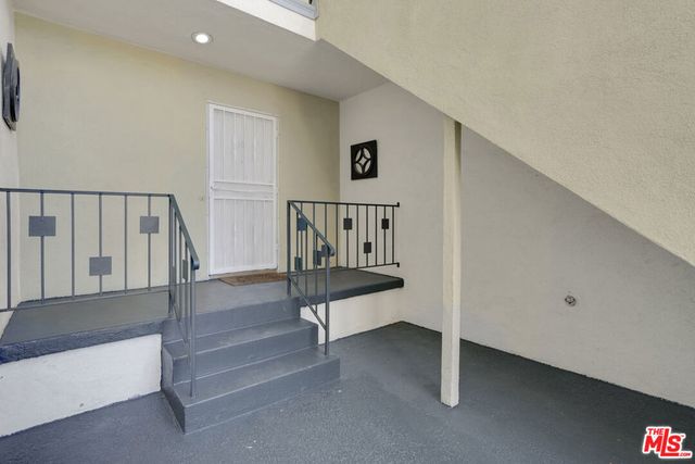 6740 Springpark Avenue 101, Los Angeles, CA 90056