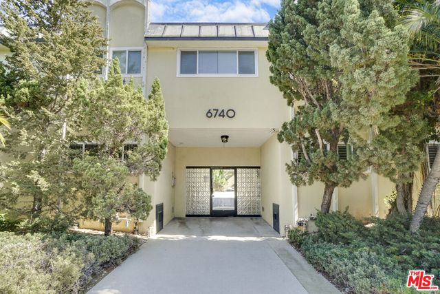 6740 Springpark Avenue 101, Los Angeles, CA 90056