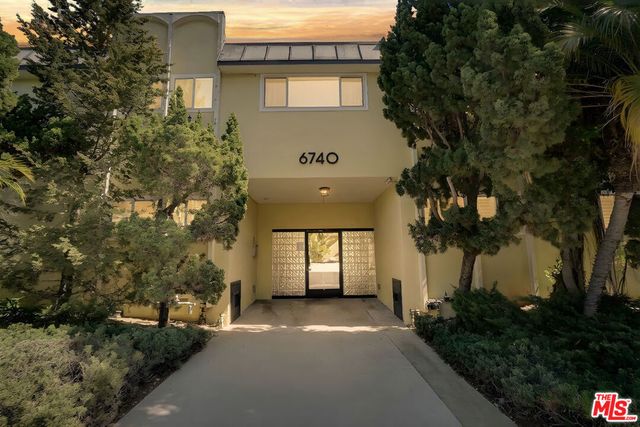 6740 Springpark Avenue 101, Los Angeles, CA 90056