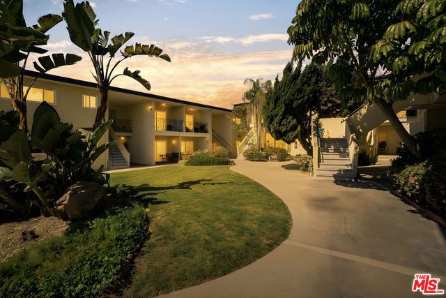 6740 Springpark Avenue 101, Los Angeles, CA 90056