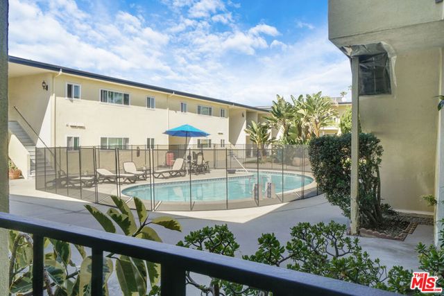 6740 Springpark Avenue 101, Los Angeles, CA 90056
