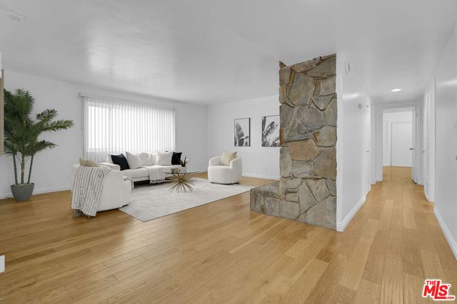 6740 Springpark Avenue 101, Los Angeles, CA 90056