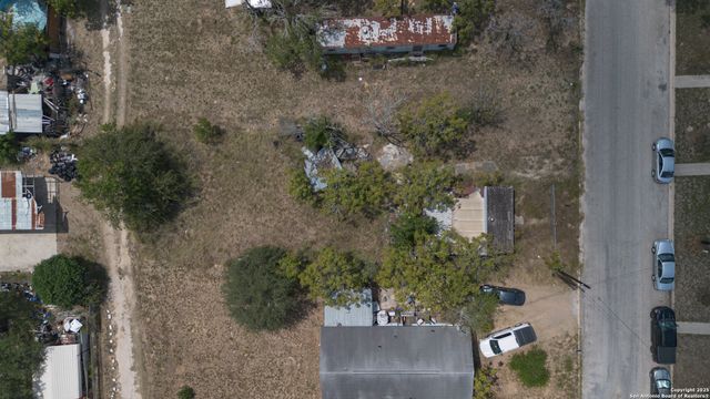 732 Trade, Pleasanton, TX 78064