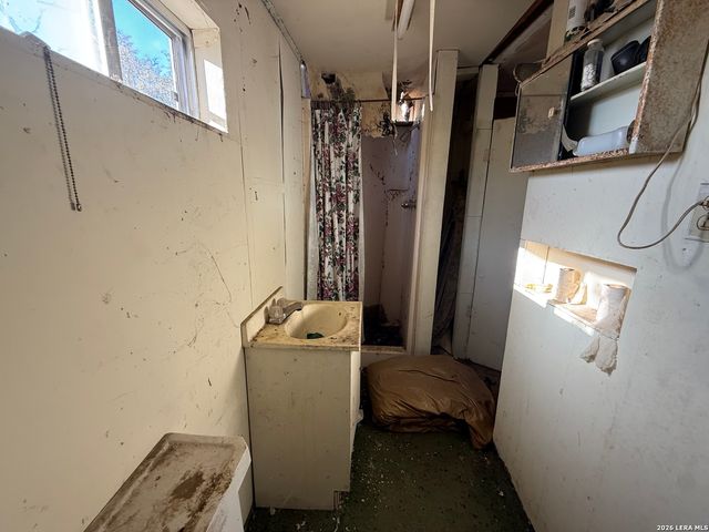 732 Trade, Pleasanton, TX 78064