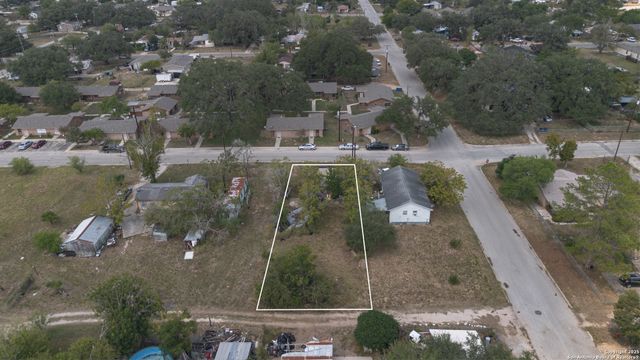 732 Trade, Pleasanton, TX 78064