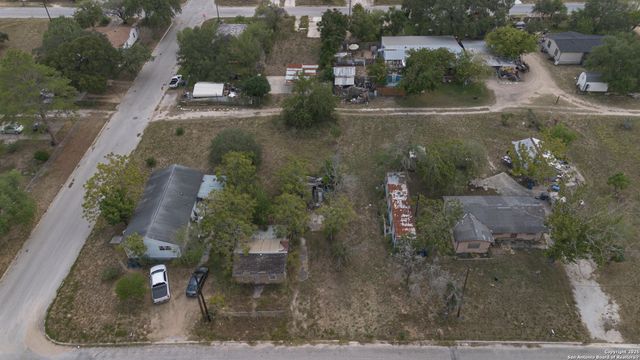 732 Trade, Pleasanton, TX 78064