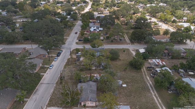 732 Trade, Pleasanton, TX 78064