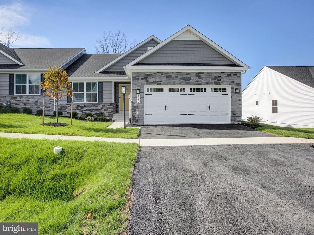 1882 SHANNON DRIVE S, Greencastle, PA 17225