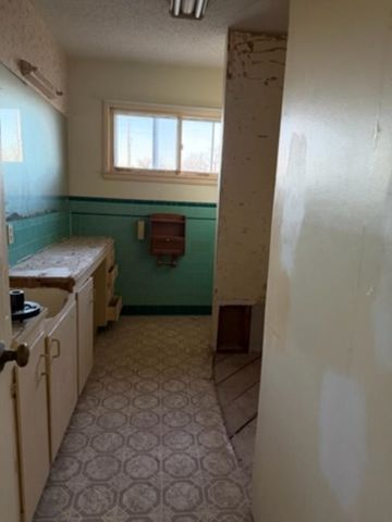 1732 Fairmount St, Wichita, KS 67208