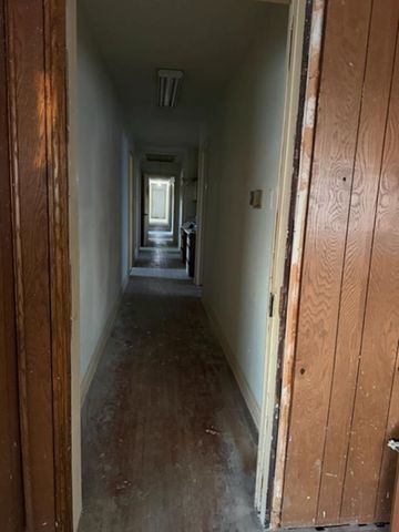 1732 Fairmount St, Wichita, KS 67208