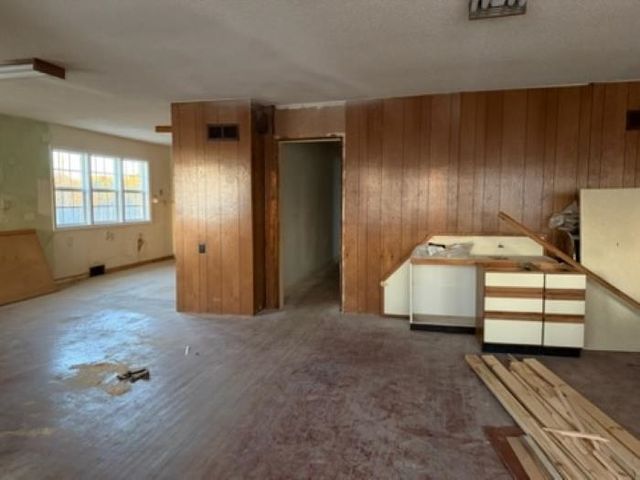 1732 Fairmount St, Wichita, KS 67208