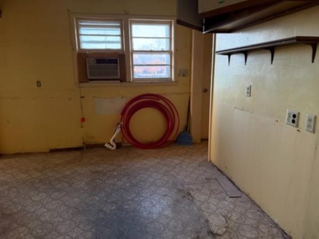 1732 Fairmount St, Wichita, KS 67208