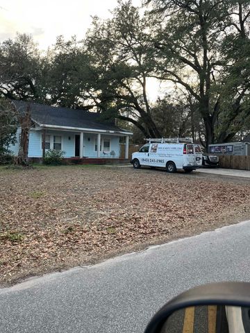 415 Live Oak St., Conway, SC 29526