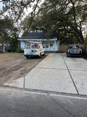 415 Live Oak St., Conway, SC 29526