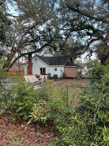 415 Live Oak St., Conway, SC 29526