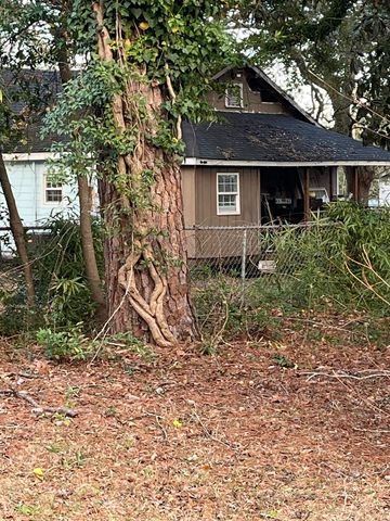 415 Live Oak St., Conway, SC 29526