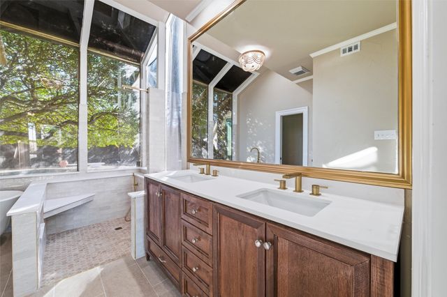 4705 Villa Vera Drive, Arlington, TX 76017