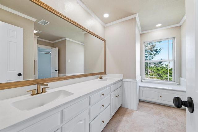 4705 Villa Vera Drive, Arlington, TX 76017