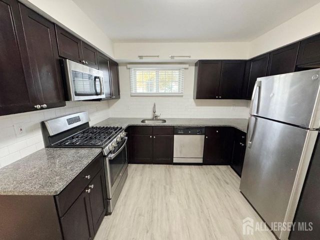 41 Kendall Drive, Sayreville, NJ 08859