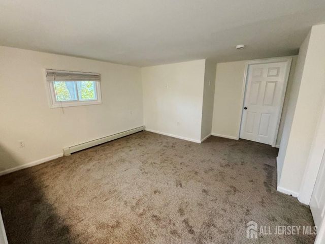 41 Kendall Drive, Sayreville, NJ 08859