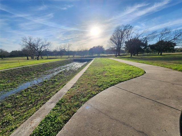 2000 Donna DR, Taylor, TX 76574