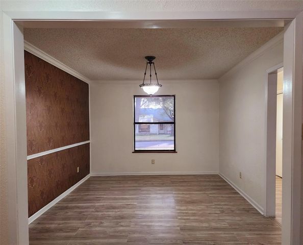 2000 Donna DR, Taylor, TX 76574