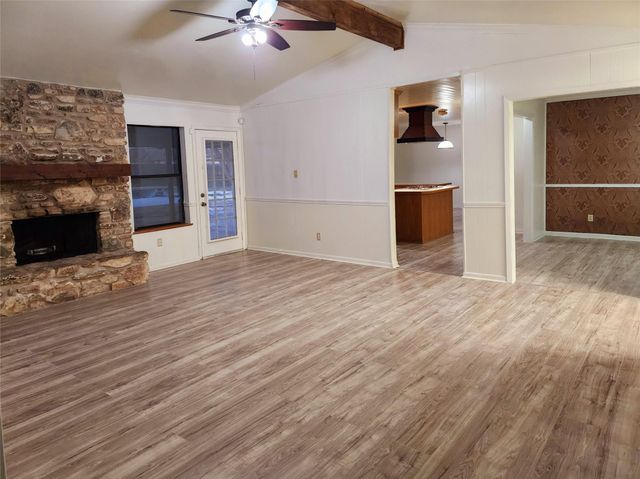 2000 Donna DR, Taylor, TX 76574