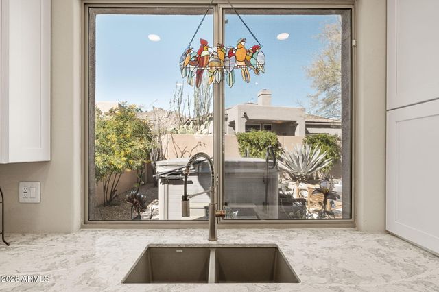 6852 E WHISPERING MESQUITE Trail, Scottsdale, AZ 85266