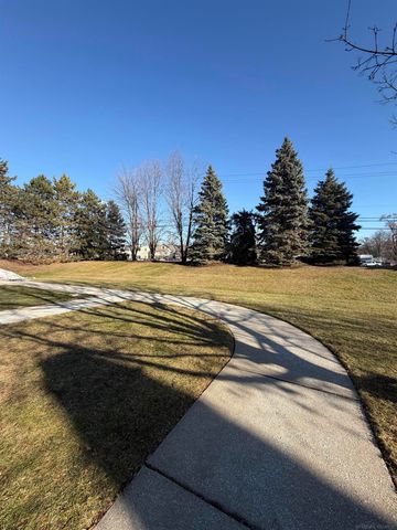 5872 Pine Aires Drive, Sterling Heights, MI 48314