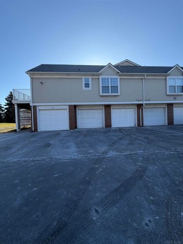 5872 Pine Aires Drive, Sterling Heights, MI 48314