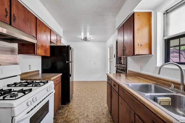 331 Saipan Pl, San Antonio, TX 78221