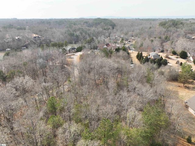 130 W Waters Edge Lane, West Union, SC 29696