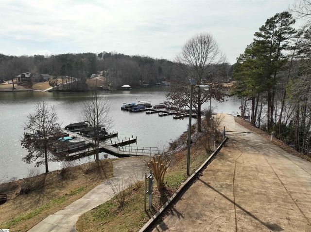 130 W Waters Edge Lane, West Union, SC 29696
