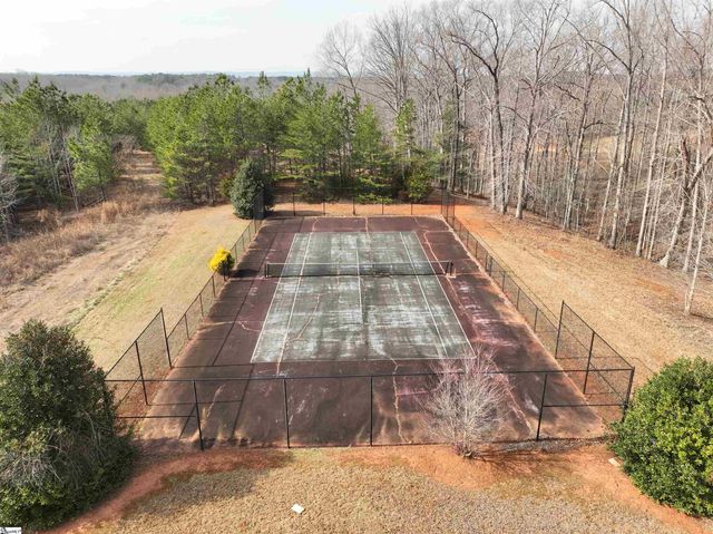 130 W Waters Edge Lane, West Union, SC 29696