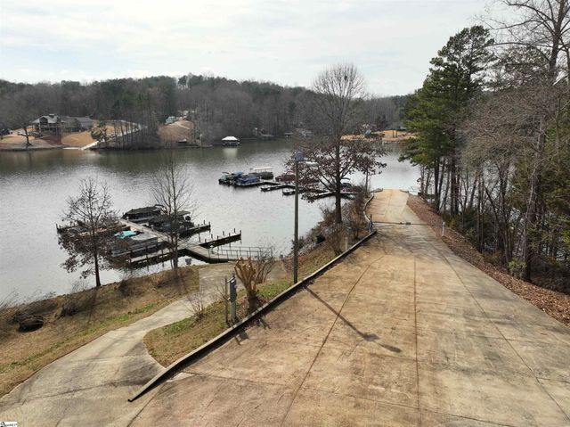 130 W Waters Edge Lane, West Union, SC 29696
