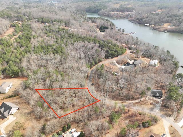 130 W Waters Edge Lane, West Union, SC 29696