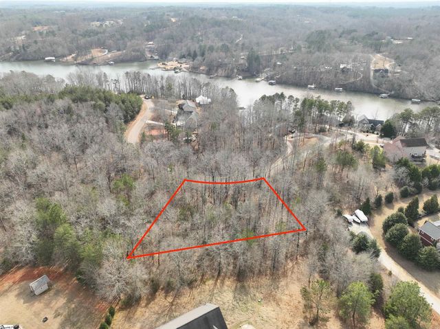 130 W Waters Edge Lane, West Union, SC 29696